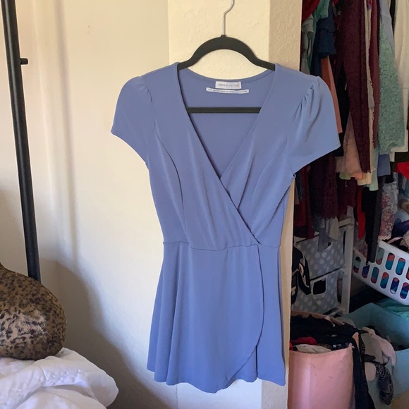 NWOT UO Allie crepe surplice romper - Picture 3 of 6